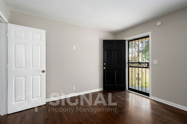 Photo - 2245 3rd St NE
