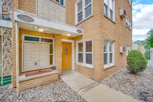Photo - 2342 W 111th St Unidad 1