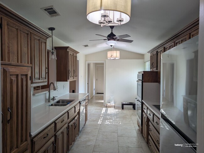 Photo - 1406 N Trail Dr