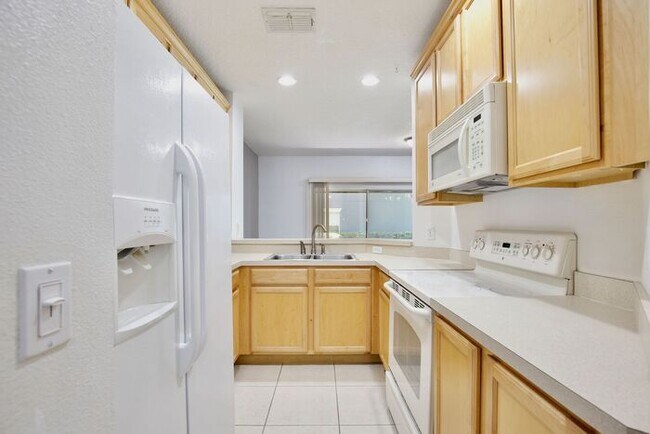 Photo - Beautiful 2/2.5 Cozy Townhome with a 1 Car Garage in the Gated Community of Victoria Pines - Orlando