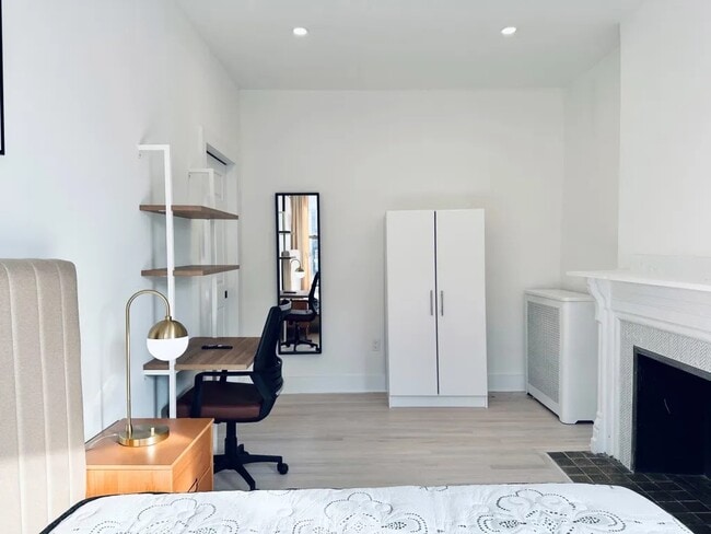 Photo - Furnished room/NOT APARTMENT Unit 3