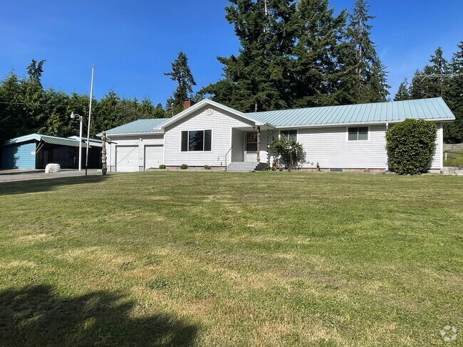 Building Photo - Beautifully Remodeled 3 Bedroom Home with ...