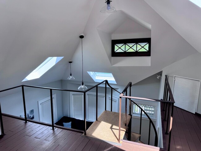 Photo - 816-818 Maryland Ave - Upstairs Unit 2