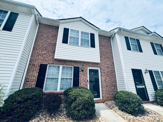 Building Photo - Sterling Park Townhome