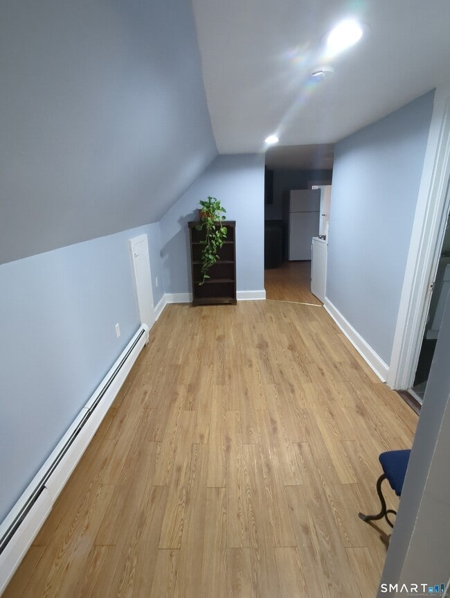 Building Photo - 633 Arch St Unit 3 FL