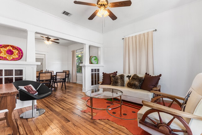 Photo - 2213 N Flores St