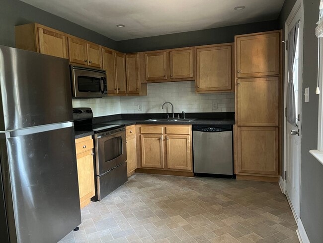 Photo - 3 bedroom 1 bath house & 1 car Garage