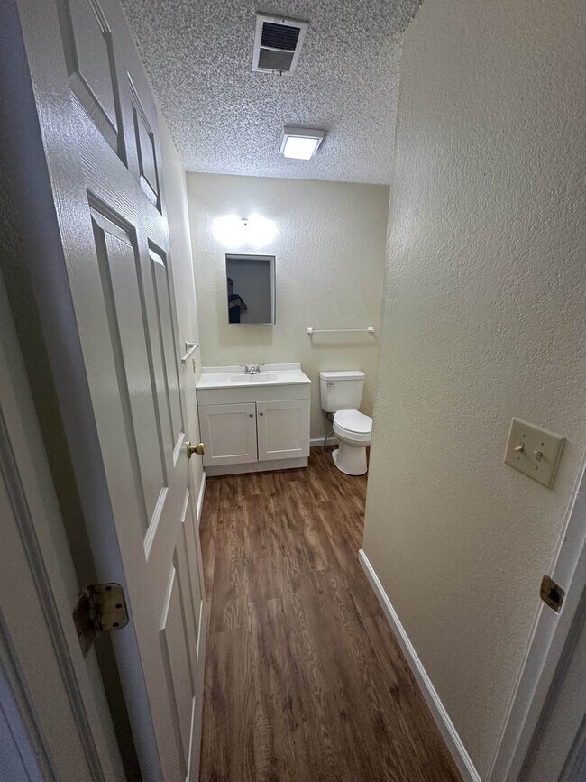 Hollister Apartments