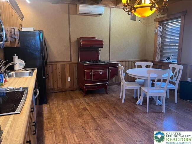 Photo - 4652 Hamilton Blvd