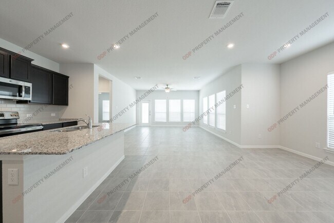 Photo - 424 Poplin Ln