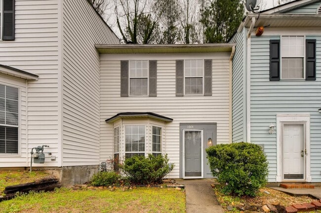 Building Photo - Minutes from downtown Smyrna, easy access to highways and shopping. - Great Floorpan