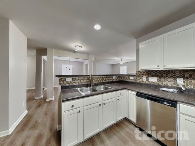 Photo - 1609 Extine Ln