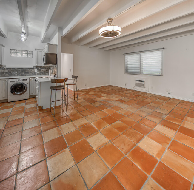 Building Photo - 702 N Federal Hwy Unit A1 Rental