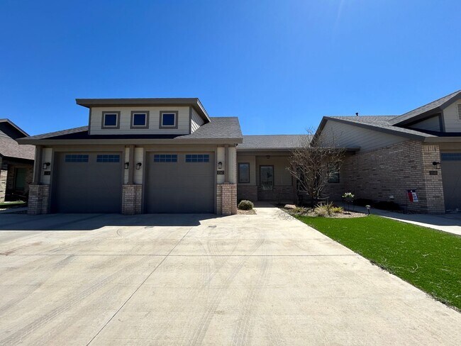 Stunning 2/2/1 Home in Viridian - Stunning 2/2/1 Home in Viridian