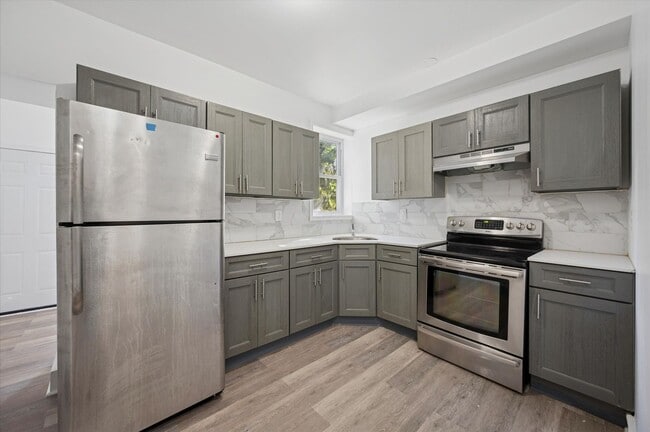 Building Photo - 2 Bed 3 Full Bath House North Philly