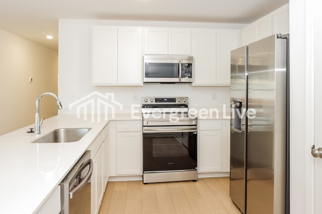 Photo - 178 Labrador Ln