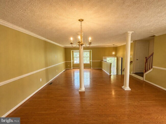 16417 Eves Ct