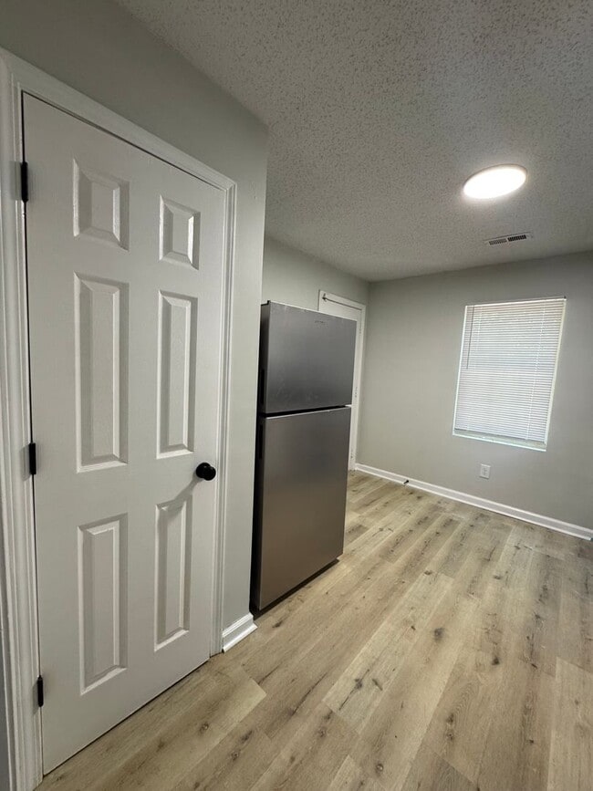 Photo - 3bed/2bath freshly renovated home!