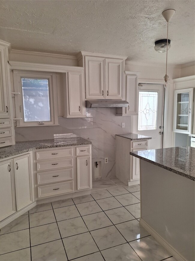 Photo - 4030 Knoll Glen Dr
