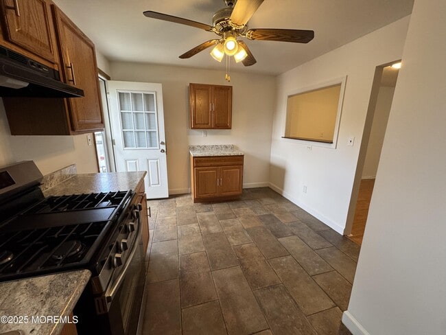 Photo - 156 Primrose Ln