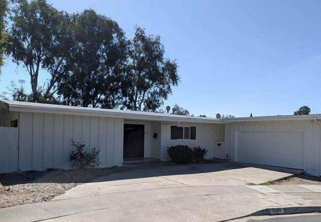 Building Photo - 5209 Hewlett Dr