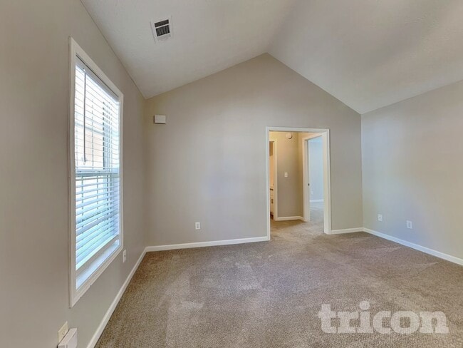 Photo - 410 Red Oak Ct