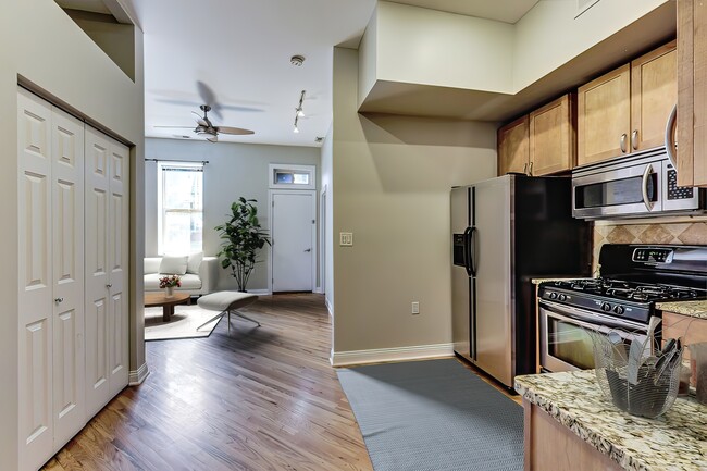 1119 W Grand Ave Unit 2R