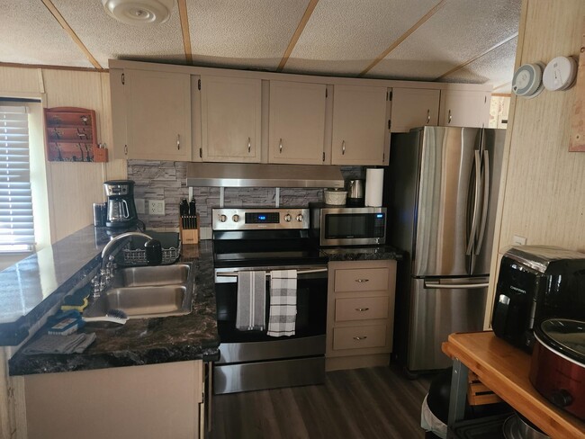 Photo - 2121 New Tampa Hwy