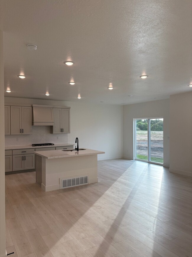 Photo - 2770 W Aurora Ave
