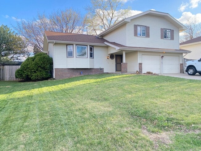 Building Photo - 3BD, 2BTH Bellevue Charmer Ready for YOU, $2,300!!