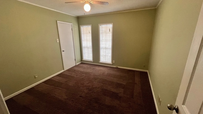 Photo - 4 Bed / 2 Bath Home with Fenced Backyard