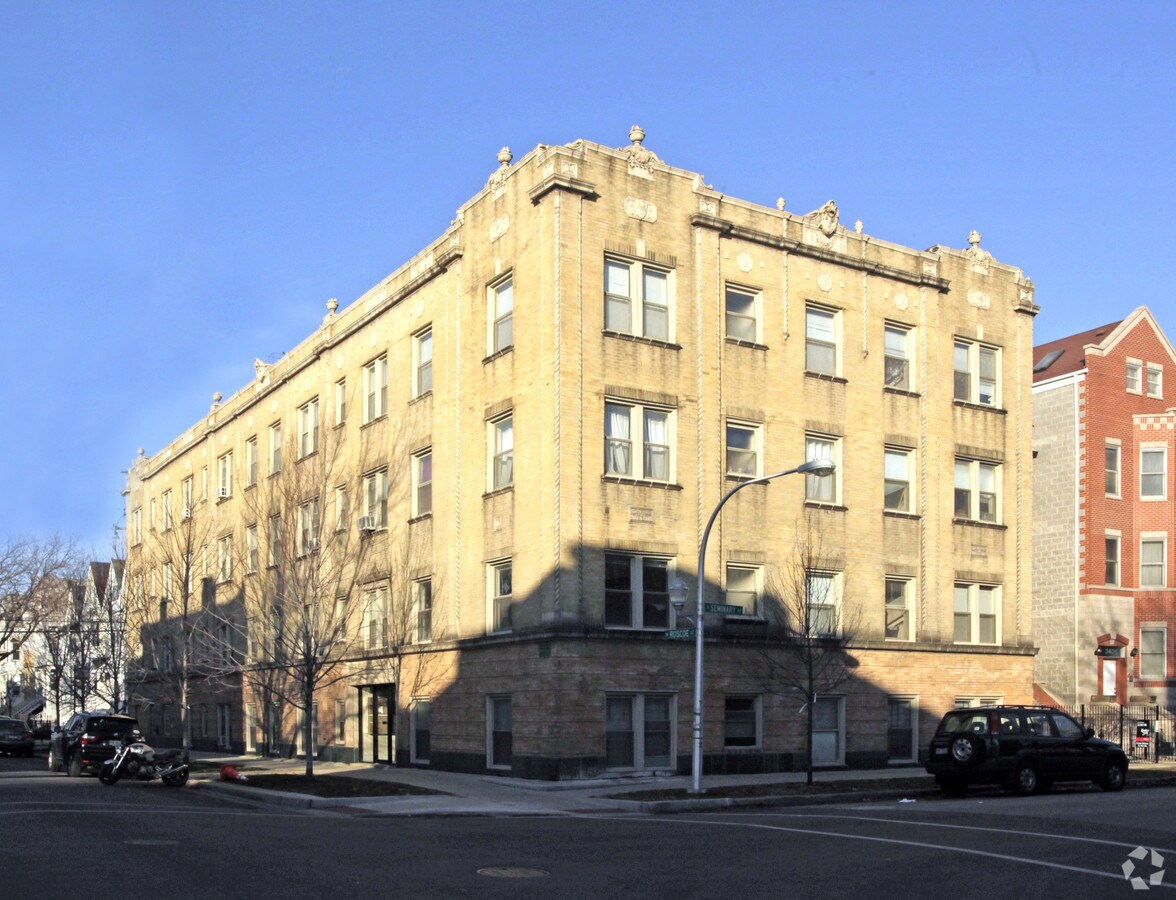 Roscoe Apartments - Roscoe Apartments