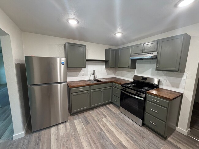 Photo - 410 W Lincoln Ave