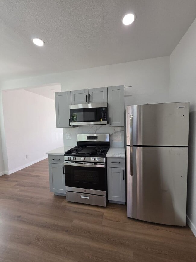 Photo - 3260-64 Steel Steet Unit 3262