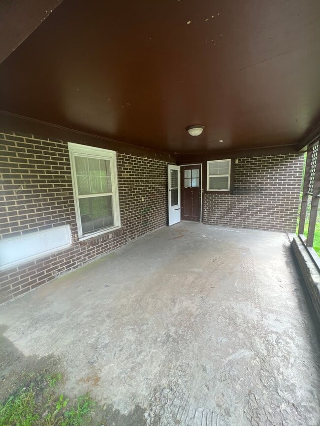 Photo - 3 Bed House! DEPOSIT-FREE Renting option thru OBLIGO! Deposit Alternative available.