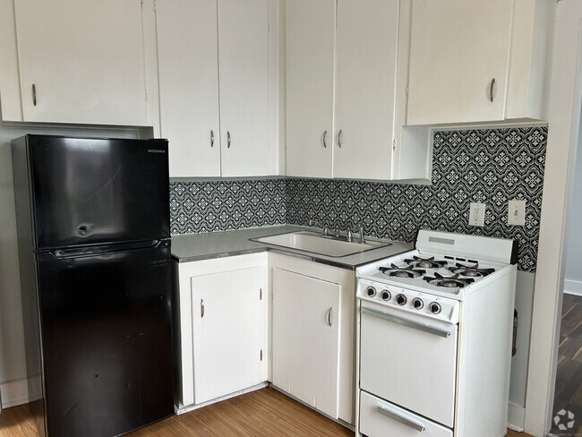 Building Photo - 40 Pearl St Unit 8 Rental