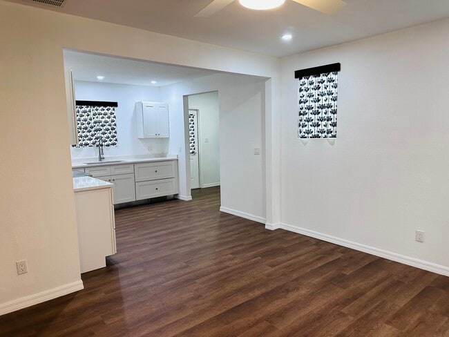 Photo - 329 NE 2nd St