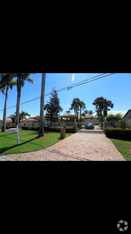 Building Photo - 13810 SW 34th St Rental