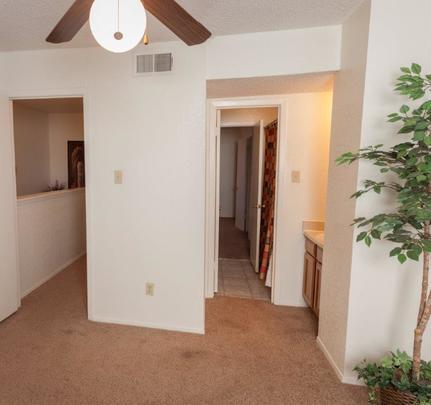 Las Colinas Apts.