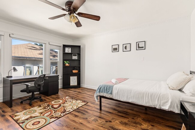 Building Photo - 515 Landfair Ave Unit Single Room 6 - 6 Rental