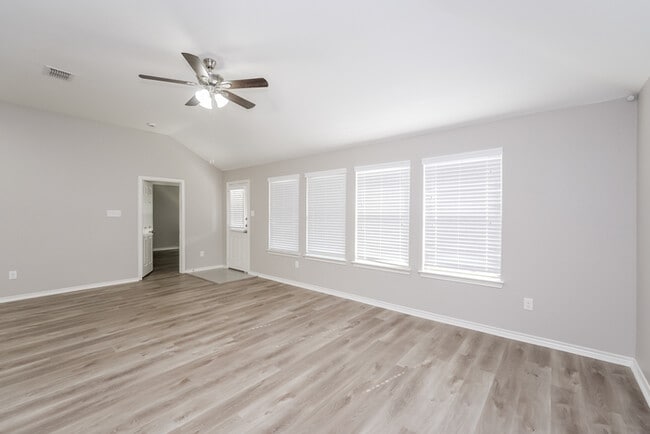 Photo - 3903 Bridle Path Ln