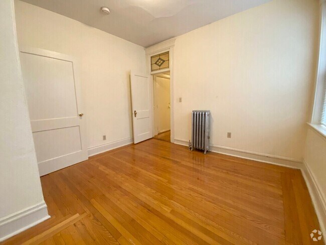 Building Photo - 46 Peterborough St Rental