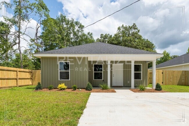 Building Photo - Brand New 4 Bed/2 Bath Home in Saraland!