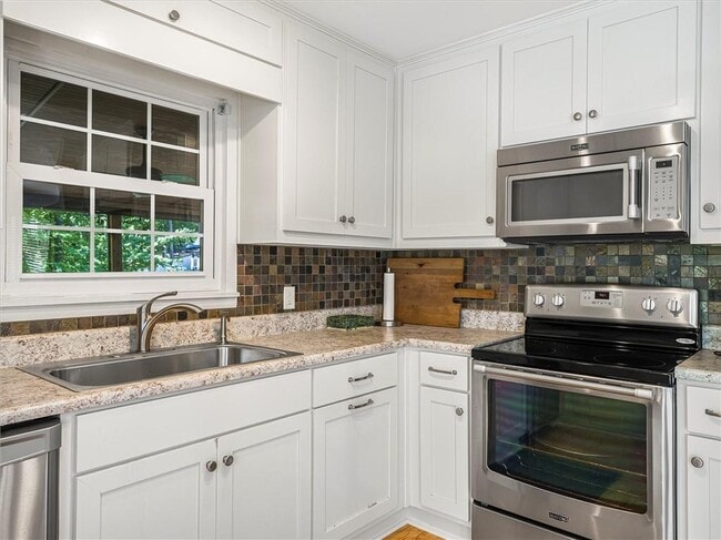 Photo - 6265 Lakeview Dr