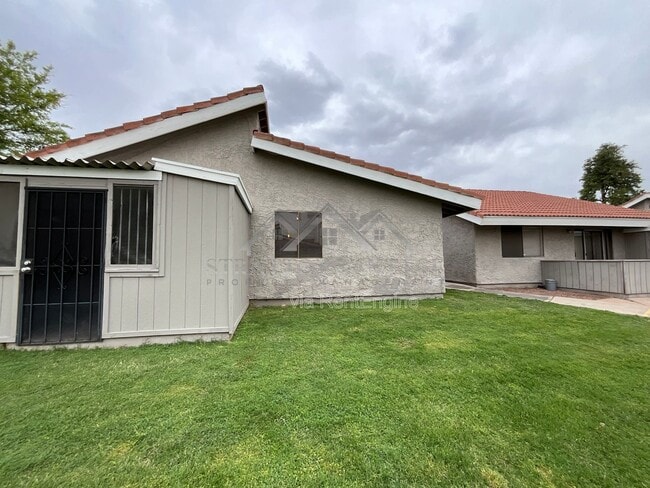 Photo - 405 E Bruce Ave