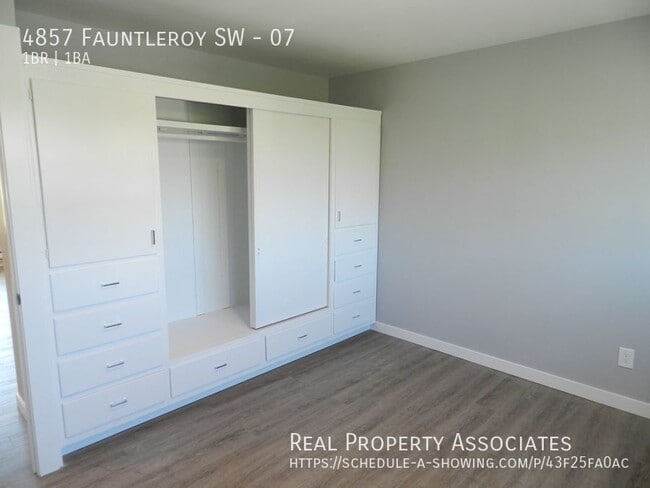 Photo - 4857 Fauntleroy Wy SW Unit 07
