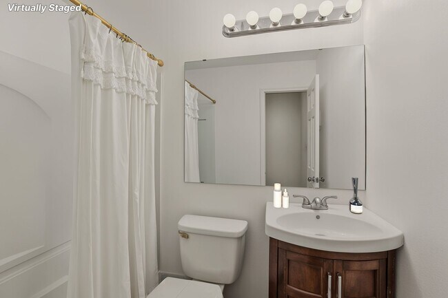 Photo - 208 Juniper Dr