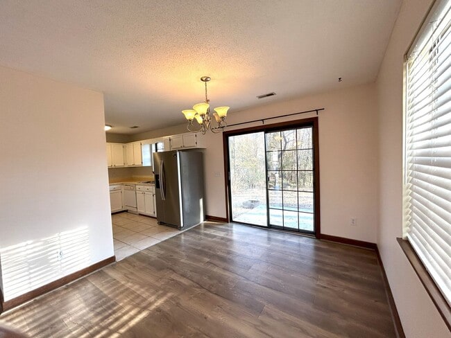 Photo - Charming 3 bedroom, 2 bathroom one level home in Murrayville!