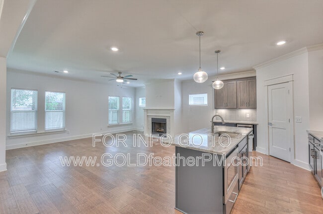 Building Photo - 253 Riverside Dr Rental