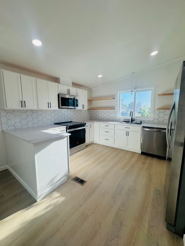 Photo - 692 NW 15th St